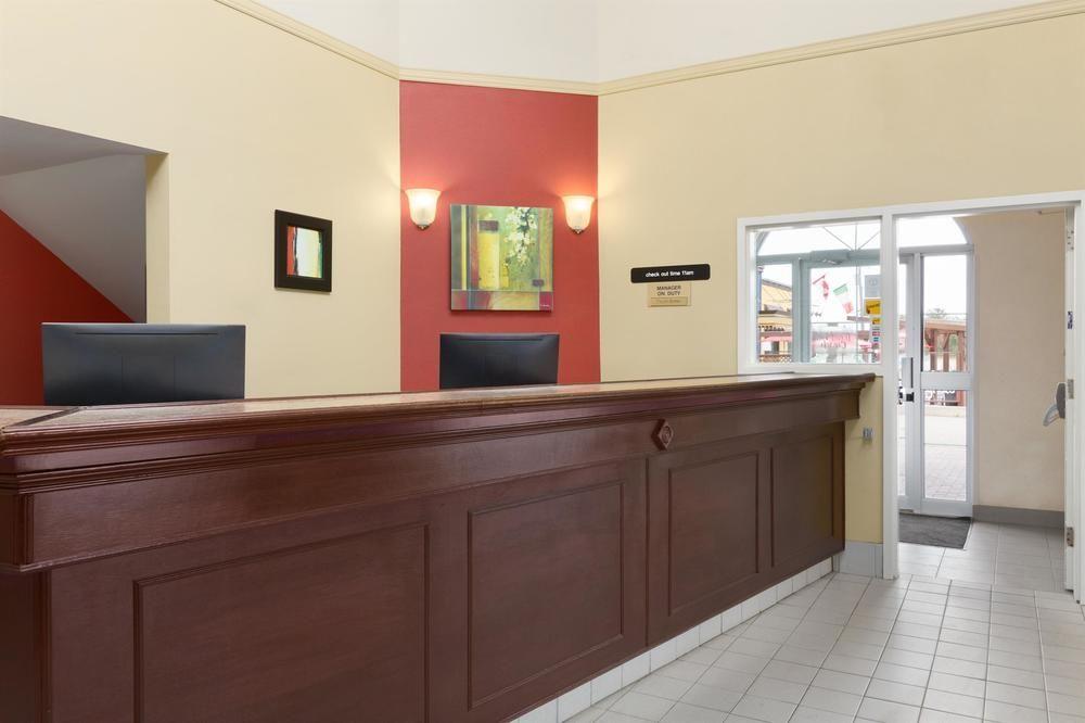 Travelodge By Wyndham Timmins Exteriér fotografie